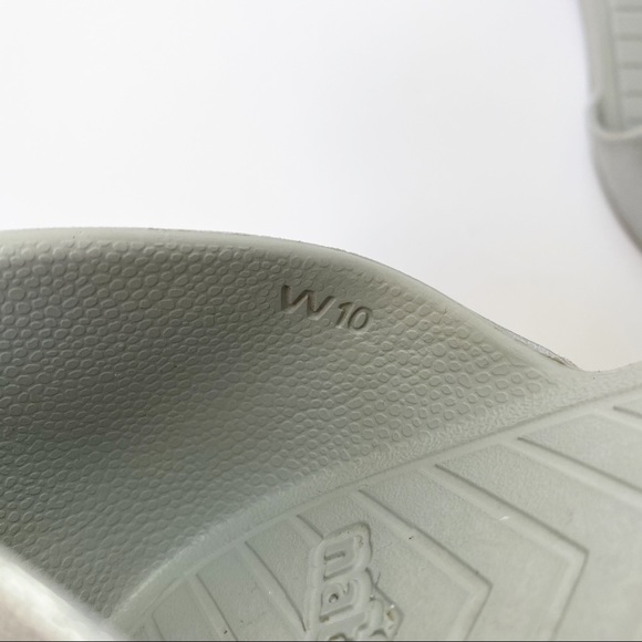 Native Audrey d’Orsay Silver Pointy Toe Flats US10 - Picture 4 of 6